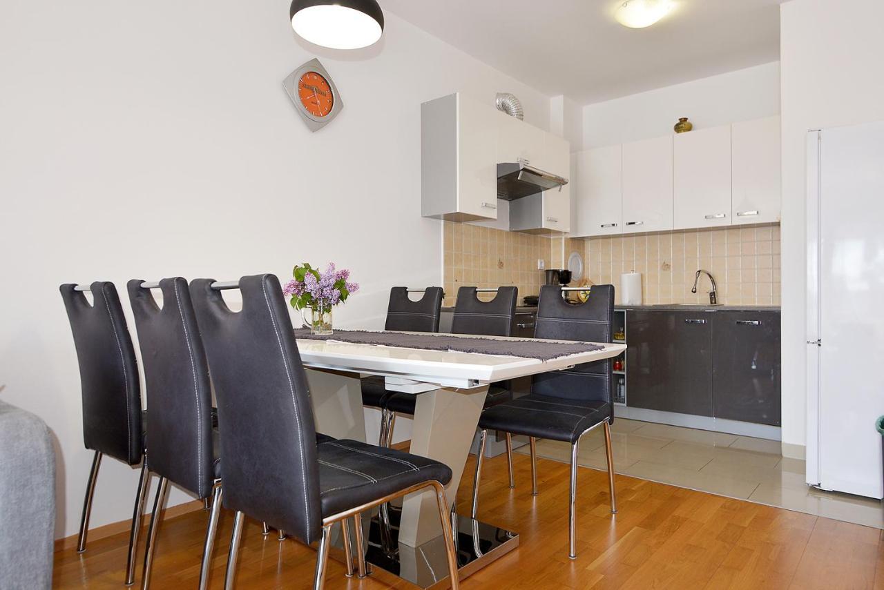 Lungo Mare Apartment With Terrace プーラ エクステリア 写真